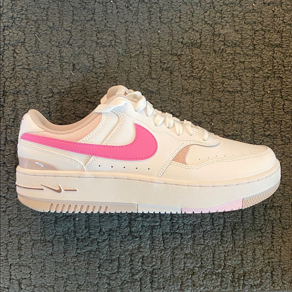 Nike Women's White and Pink Casual Sneakers